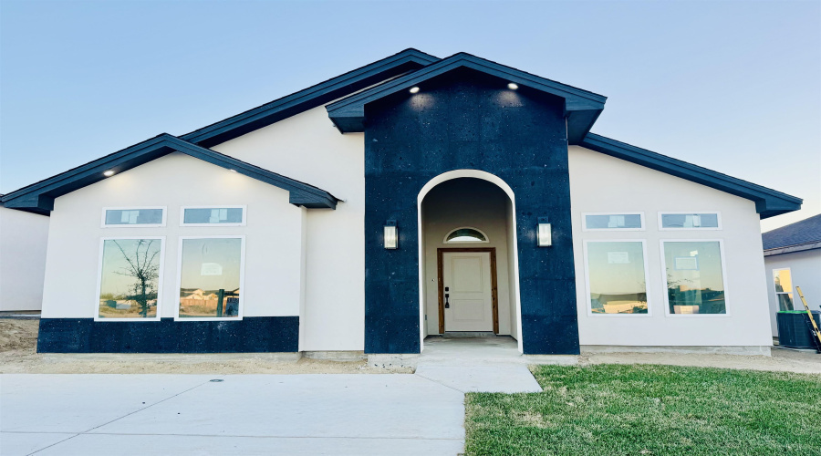6003 Heather Loop, Laredo, Texas 78043, 3 Bedrooms Bedrooms, 5 Rooms Rooms,2 BathroomsBathrooms,Residential,For Sale,6003 Heather Loop,20260842