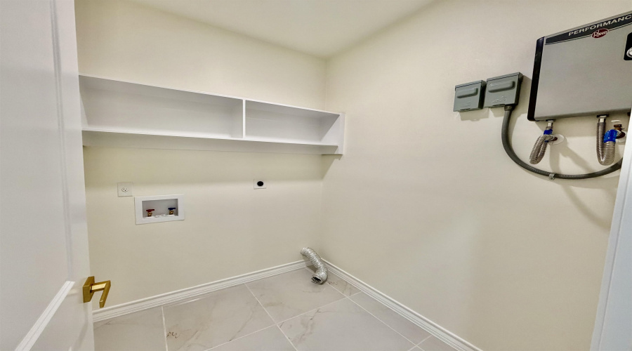 6003 Heather Loop, Laredo, Texas 78043, 3 Bedrooms Bedrooms, 5 Rooms Rooms,2 BathroomsBathrooms,Residential,For Sale,6003 Heather Loop,20260842