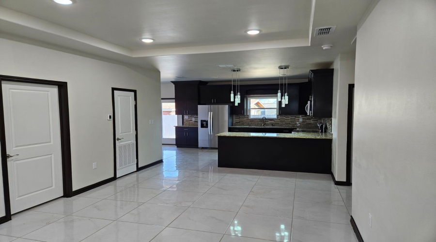 3901 Logan Ave, Laredo, Texas 78041-5012, 3 Bedrooms Bedrooms, 5 Rooms Rooms,2 BathroomsBathrooms,Residential,For Rent,3901 Logan Ave,20260843