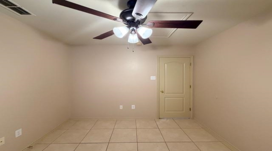 9310 Albany Dr, Laredo, Texas 78045, 3 Bedrooms Bedrooms, 4 Rooms Rooms,2 BathroomsBathrooms,Residential,For Rent,9310 Albany Dr,20260844