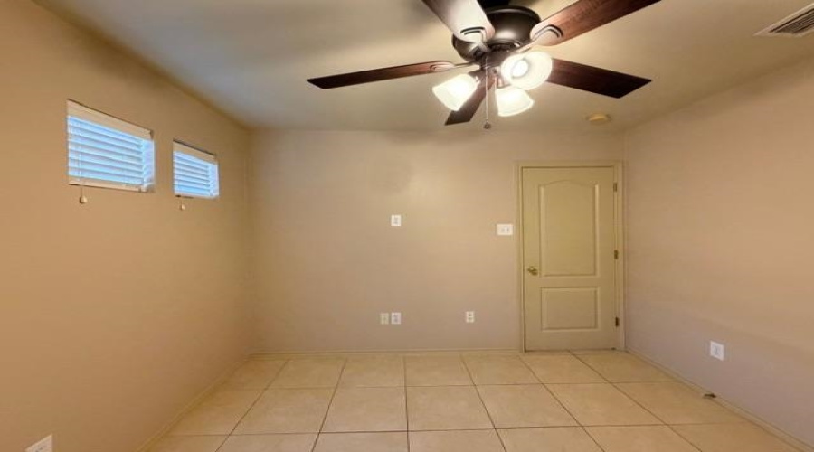 9310 Albany Dr, Laredo, Texas 78045, 3 Bedrooms Bedrooms, 4 Rooms Rooms,2 BathroomsBathrooms,Residential,For Rent,9310 Albany Dr,20260844