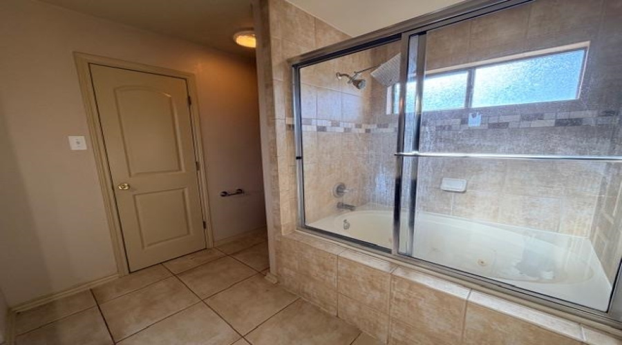 9310 Albany Dr, Laredo, Texas 78045, 3 Bedrooms Bedrooms, 4 Rooms Rooms,2 BathroomsBathrooms,Residential,For Rent,9310 Albany Dr,20260844