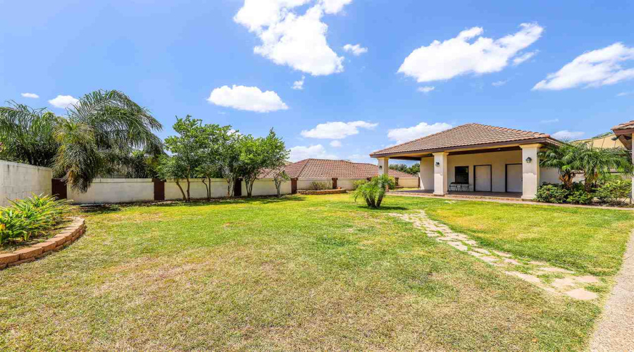 305 Lake Clark Ct, Laredo, Texas 78041, 4 Bedrooms Bedrooms, 9 Rooms Rooms,5 BathroomsBathrooms,Residential,For Rent,305 Lake Clark Ct,20260857