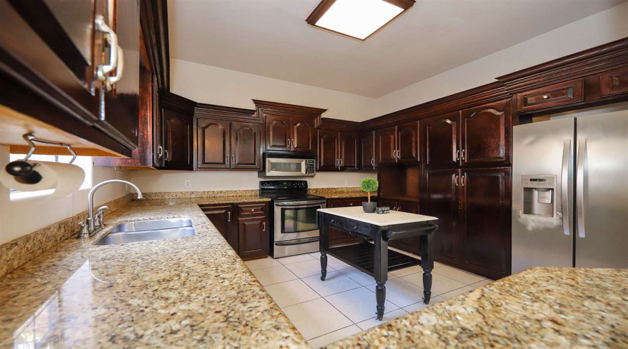 305 Lake Clark Ct, Laredo, Texas 78041, 4 Bedrooms Bedrooms, 9 Rooms Rooms,5 BathroomsBathrooms,Residential,For Rent,305 Lake Clark Ct,20260857