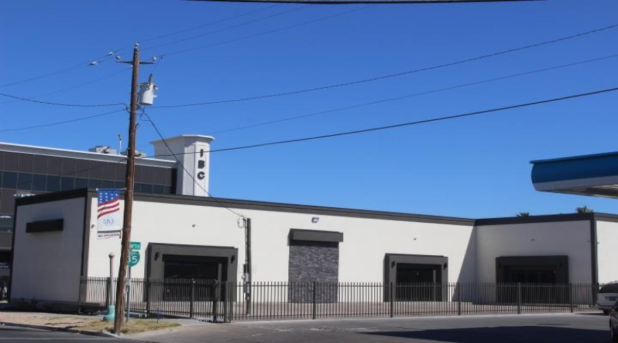 1113 San Bernardo Ave, Laredo, Texas 78040, 1 Room Rooms,1 BathroomBathrooms,Commercial retail/office,For Rent,1113 San Bernardo Ave,20260860