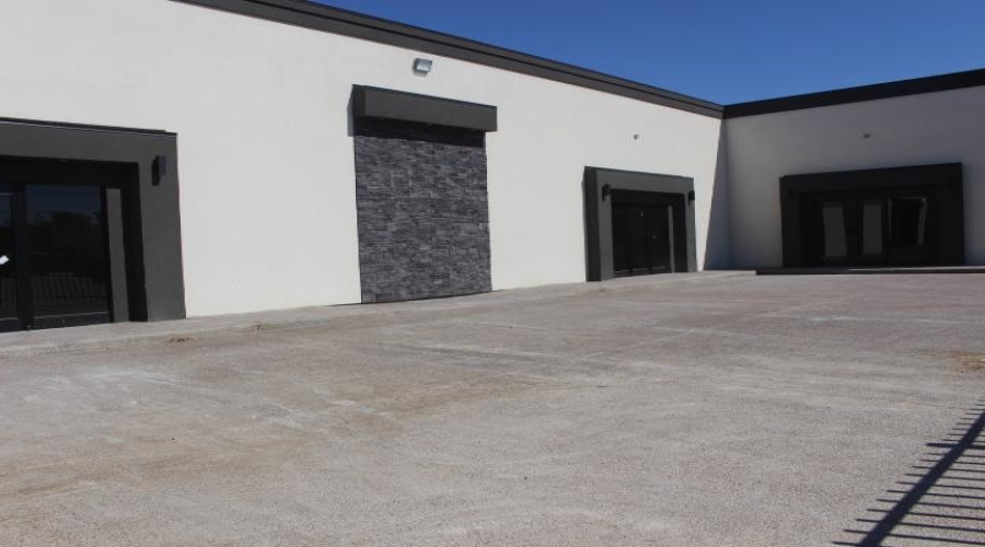 1113 San Bernardo Ave, Laredo, Texas 78040, 1 Room Rooms,1 BathroomBathrooms,Commercial retail/office,For Rent,1113 San Bernardo Ave,20260860