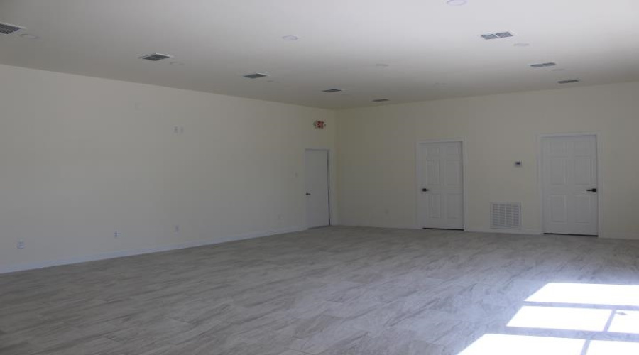 1113 San Bernardo Ave, Laredo, Texas 78040, 1 Room Rooms,1 BathroomBathrooms,Commercial retail/office,For Rent,1113 San Bernardo Ave,20260860