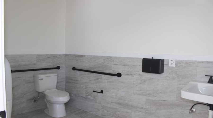 1113 San Bernardo Ave, Laredo, Texas 78040, 1 Room Rooms,1 BathroomBathrooms,Commercial retail/office,For Rent,1113 San Bernardo Ave,20260860