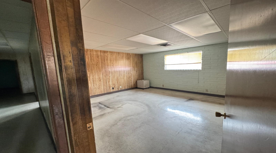 8701 Las Cruces Dr, Laredo, Texas 78045, 1 Bedroom Bedrooms, 1 Room Rooms,2 BathroomsBathrooms,Commercial/industrial,For Rent,8701 Las Cruces Dr,20260870