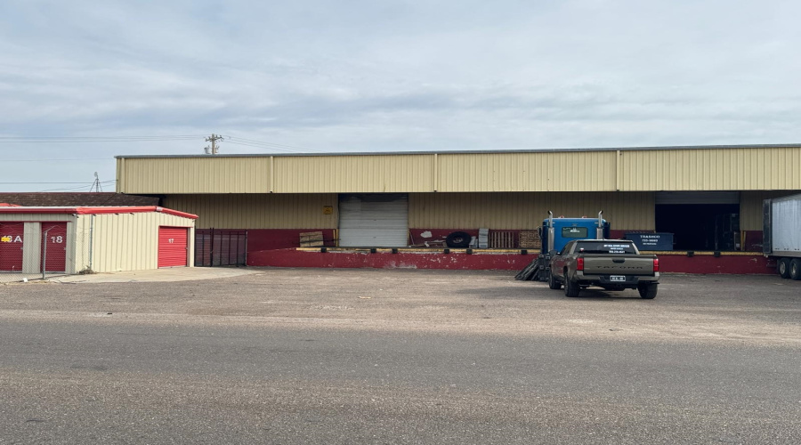 8701 Las Cruces Dr, Laredo, Texas 78045, 1 Bedroom Bedrooms, 1 Room Rooms,2 BathroomsBathrooms,Commercial/industrial,For Rent,8701 Las Cruces Dr,20260870