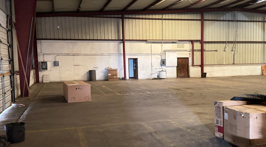 8701 Las Cruces Dr, Laredo, Texas 78045, 1 Bedroom Bedrooms, 1 Room Rooms,2 BathroomsBathrooms,Commercial/industrial,For Rent,8701 Las Cruces Dr,20260870