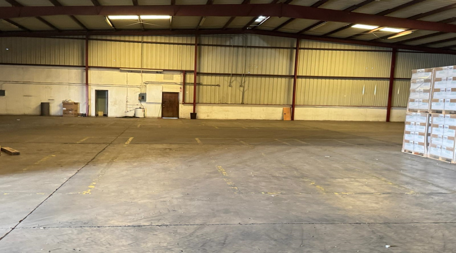 8701 Las Cruces Dr, Laredo, Texas 78045, 1 Bedroom Bedrooms, 1 Room Rooms,2 BathroomsBathrooms,Commercial/industrial,For Rent,8701 Las Cruces Dr,20260870