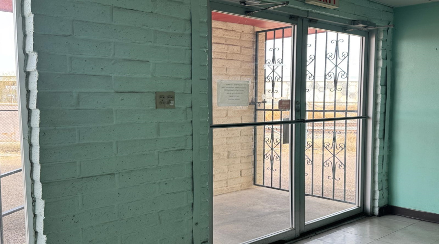 8701 Las Cruces Dr, Laredo, Texas 78045, 1 Bedroom Bedrooms, 1 Room Rooms,2 BathroomsBathrooms,Commercial/industrial,For Rent,8701 Las Cruces Dr,20260870