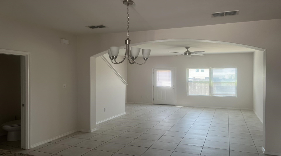 201 Welland Dr., Laredo, Texas 78045, 3 Bedrooms Bedrooms, 5 Rooms Rooms,2 BathroomsBathrooms,Residential,For Rent,201 Welland Dr.,20260862