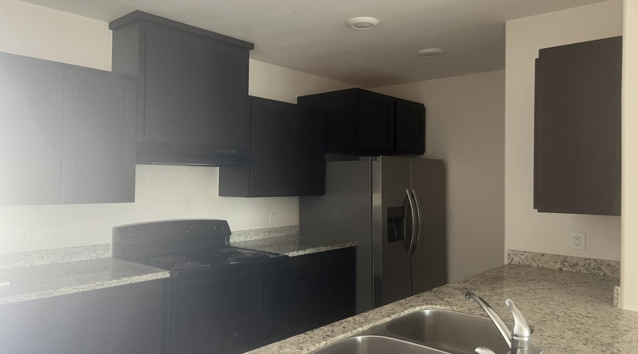 201 Welland Dr., Laredo, Texas 78045, 3 Bedrooms Bedrooms, 5 Rooms Rooms,2 BathroomsBathrooms,Residential,For Rent,201 Welland Dr.,20260862