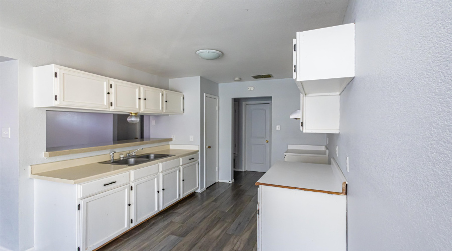 1503 Eisenhower Dr, Laredo, Texas 78046, 3 Bedrooms Bedrooms, 5 Rooms Rooms,2 BathroomsBathrooms,Residential,For Sale,1503 Eisenhower Dr,20260868