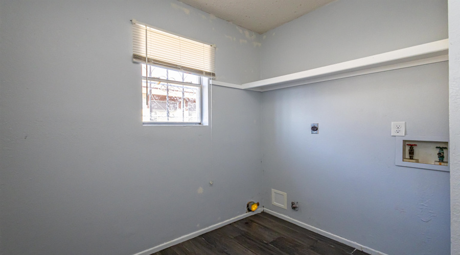 1503 Eisenhower Dr, Laredo, Texas 78046, 3 Bedrooms Bedrooms, 5 Rooms Rooms,2 BathroomsBathrooms,Residential,For Sale,1503 Eisenhower Dr,20260868