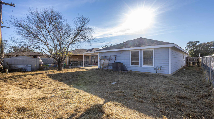 1503 Eisenhower Dr, Laredo, Texas 78046, 3 Bedrooms Bedrooms, 5 Rooms Rooms,2 BathroomsBathrooms,Residential,For Sale,1503 Eisenhower Dr,20260868