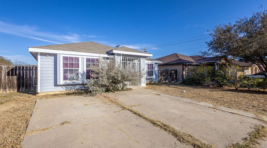 1503 Eisenhower Dr, Laredo, Texas 78046, 3 Bedrooms Bedrooms, 5 Rooms Rooms,2 BathroomsBathrooms,Residential,For Sale,1503 Eisenhower Dr,20260868