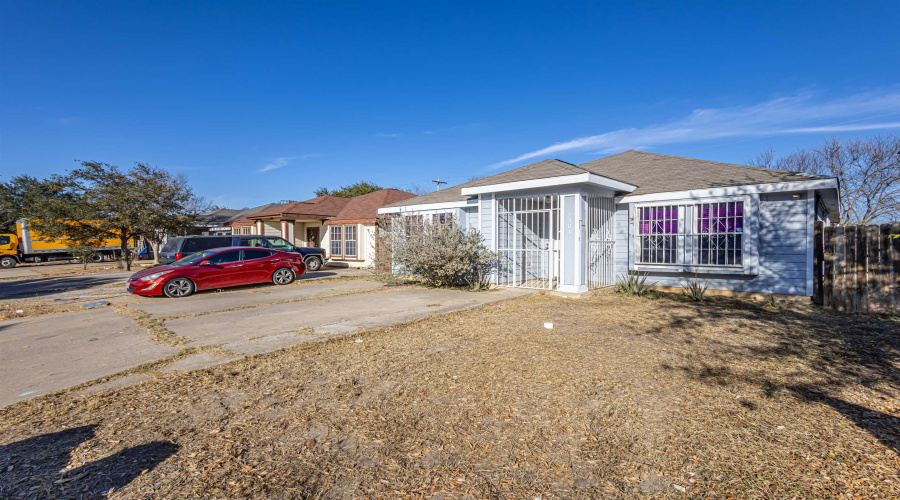 1503 Eisenhower Dr, Laredo, Texas 78046, 3 Bedrooms Bedrooms, 5 Rooms Rooms,2 BathroomsBathrooms,Residential,For Sale,1503 Eisenhower Dr,20260868