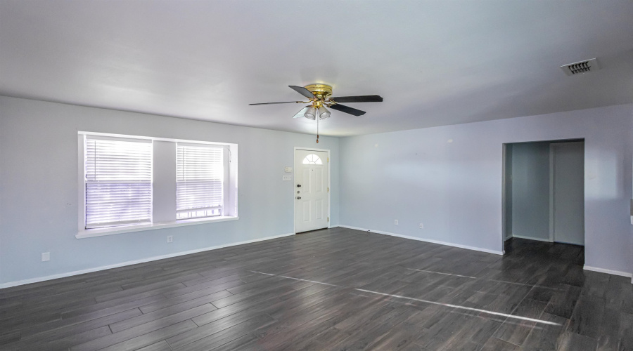 1503 Eisenhower Dr, Laredo, Texas 78046, 3 Bedrooms Bedrooms, 5 Rooms Rooms,2 BathroomsBathrooms,Residential,For Sale,1503 Eisenhower Dr,20260868