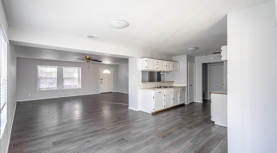 1503 Eisenhower Dr, Laredo, Texas 78046, 3 Bedrooms Bedrooms, 5 Rooms Rooms,2 BathroomsBathrooms,Residential,For Sale,1503 Eisenhower Dr,20260868