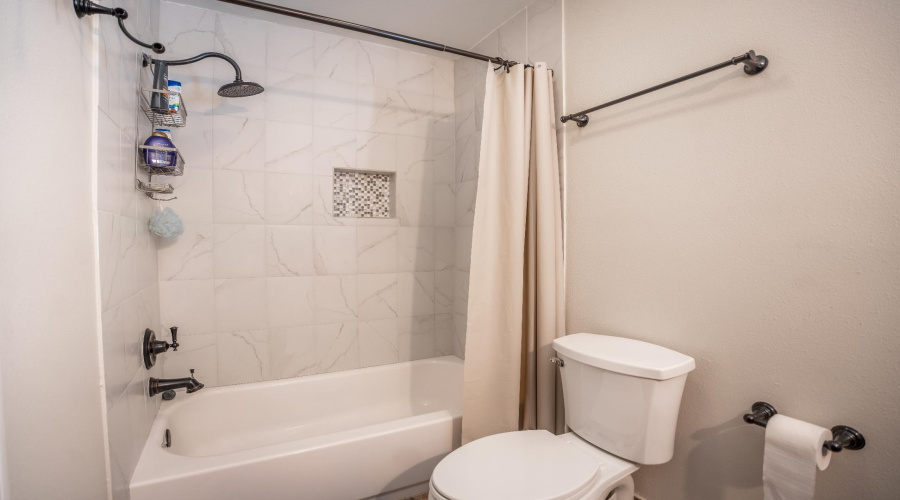 101 Martingale Ln, LAREDO, Texas 78041, 3 Bedrooms Bedrooms, 8 Rooms Rooms,3 BathroomsBathrooms,Residential,For Sale,101 Martingale Ln,20260869