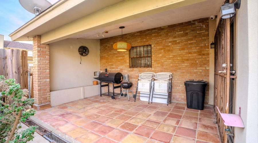 101 Martingale Ln, LAREDO, Texas 78041, 3 Bedrooms Bedrooms, 8 Rooms Rooms,3 BathroomsBathrooms,Residential,For Sale,101 Martingale Ln,20260869