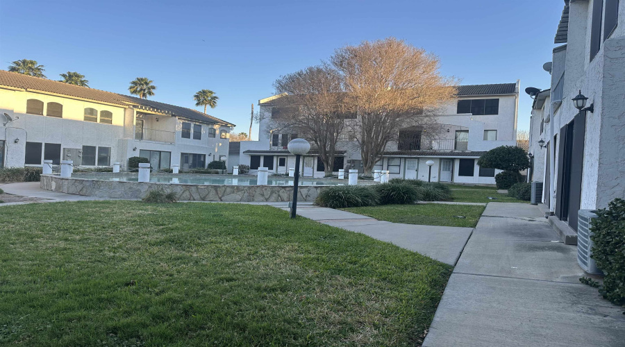 100 E Village Blvd, LAREDO, Texas 78041, 2 Bedrooms Bedrooms, 4 Rooms Rooms,2 BathroomsBathrooms,Residential,For Sale,100 E Village Blvd,20260871