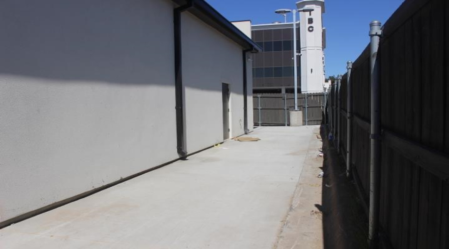 1113 San Bernardo Ave, Laredo, Texas 78040, 1 Room Rooms,2 BathroomsBathrooms,Commercial retail/office,For Rent,1113 San Bernardo Ave,20260863