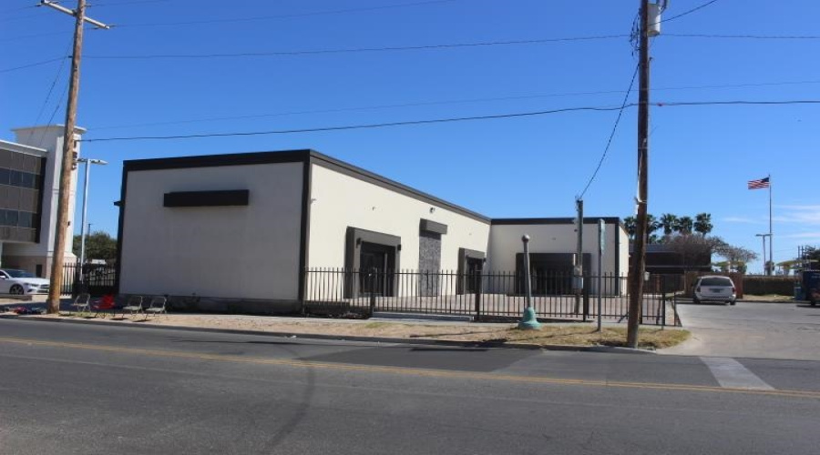 1113 San Bernardo Ave, Laredo, Texas 78040, 1 Room Rooms,2 BathroomsBathrooms,Commercial retail/office,For Rent,1113 San Bernardo Ave,20260863