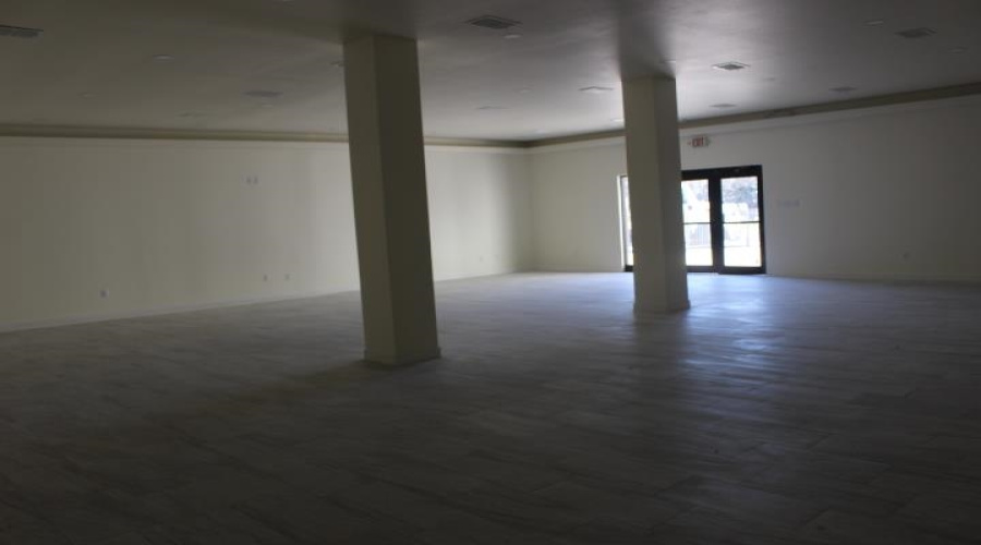 1113 San Bernardo Ave, Laredo, Texas 78040, 1 Room Rooms,2 BathroomsBathrooms,Commercial retail/office,For Rent,1113 San Bernardo Ave,20260863