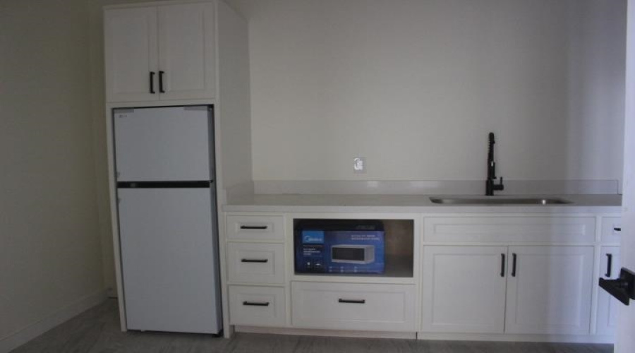 1113 San Bernardo Ave, Laredo, Texas 78040, 1 Room Rooms,2 BathroomsBathrooms,Commercial retail/office,For Rent,1113 San Bernardo Ave,20260863