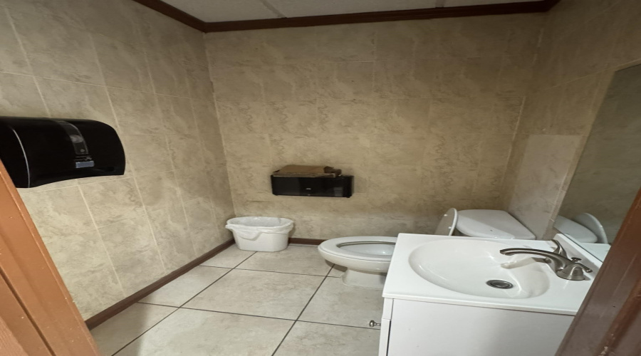 7511 McPherson Dr, Laredo, Texas 78041, 1 Room Rooms,4 BathroomsBathrooms,Commercial retail/office,For Rent,7511 McPherson Dr,20260872