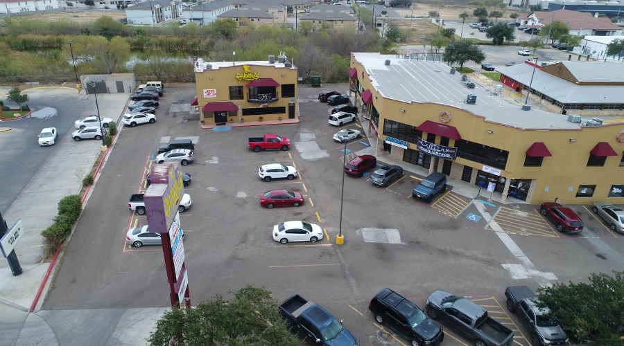 7511 McPherson Dr, Laredo, Texas 78041, 1 Room Rooms,4 BathroomsBathrooms,Commercial retail/office,For Rent,7511 McPherson Dr,20260872