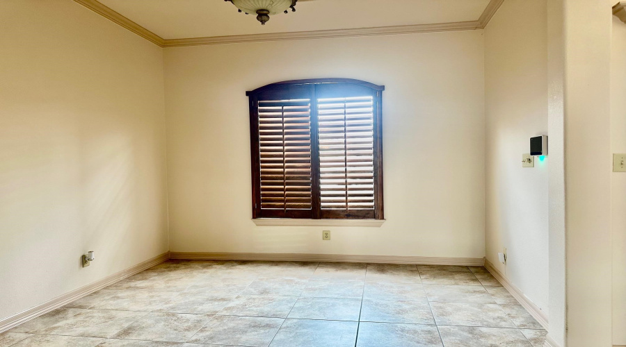 8908 Southern Oaks Lp, Laredo, Texas 78045, 3 Bedrooms Bedrooms, 6 Rooms Rooms,2 BathroomsBathrooms,Residential,For Sale,8908 Southern Oaks Lp,20260873