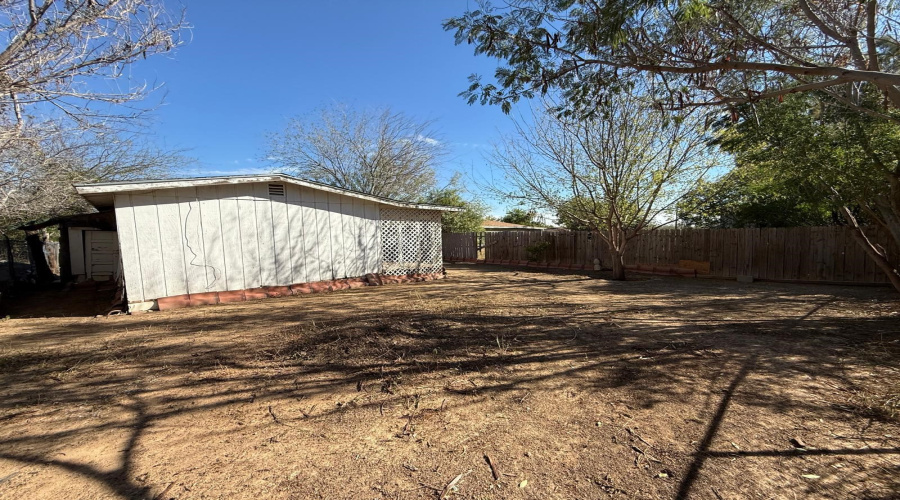 206 S Tapeyste Ave, Laredo, Texas 78046, 1 Bedroom Bedrooms, 2 Rooms Rooms,1 BathroomBathrooms,Residential,For Sale,206 S Tapeyste Ave,20260875