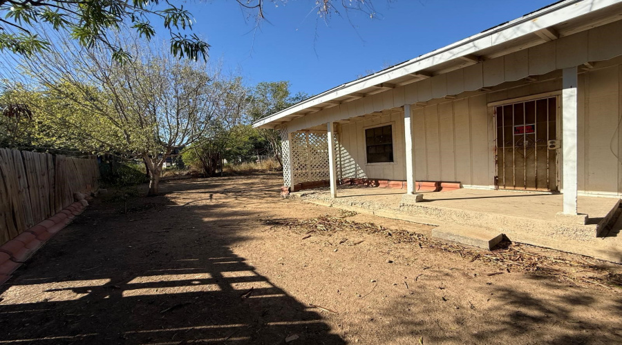 206 S Tapeyste Ave, Laredo, Texas 78046, 1 Bedroom Bedrooms, 2 Rooms Rooms,1 BathroomBathrooms,Residential,For Sale,206 S Tapeyste Ave,20260875