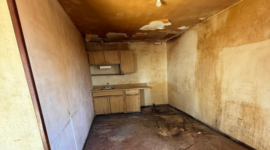 206 S Tapeyste Ave, Laredo, Texas 78046, 1 Bedroom Bedrooms, 2 Rooms Rooms,1 BathroomBathrooms,Residential,For Sale,206 S Tapeyste Ave,20260875