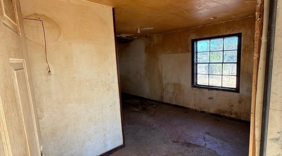 206 S Tapeyste Ave, Laredo, Texas 78046, 1 Bedroom Bedrooms, 2 Rooms Rooms,1 BathroomBathrooms,Residential,For Sale,206 S Tapeyste Ave,20260875