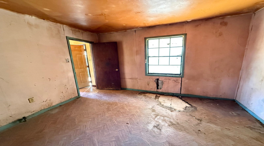 206 S Tapeyste Ave, Laredo, Texas 78046, 1 Bedroom Bedrooms, 2 Rooms Rooms,1 BathroomBathrooms,Residential,For Sale,206 S Tapeyste Ave,20260875