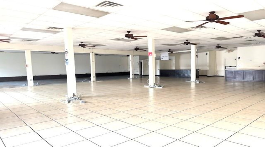 3210 Jaime Zapata Memorial Hwy, Laredo, Texas 78043, 6 Rooms Rooms,3 BathroomsBathrooms,Commercial retail/office,For Rent,3210 Jaime Zapata Memorial Hwy,20260876