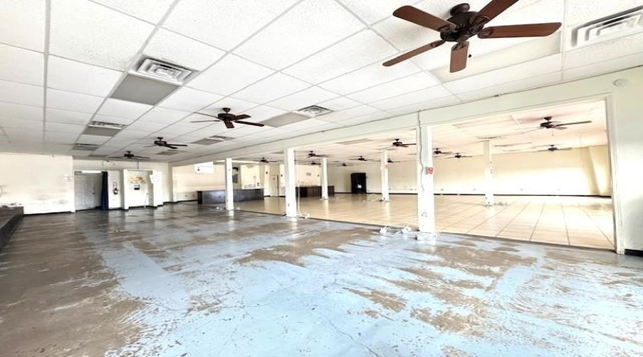 3210 Jaime Zapata Memorial Hwy, Laredo, Texas 78043, 6 Rooms Rooms,3 BathroomsBathrooms,Commercial retail/office,For Rent,3210 Jaime Zapata Memorial Hwy,20260876