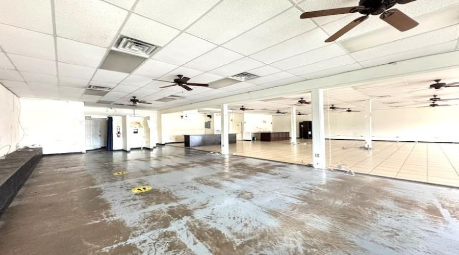 3210 Jaime Zapata Memorial Hwy, Laredo, Texas 78043, 6 Rooms Rooms,3 BathroomsBathrooms,Commercial retail/office,For Rent,3210 Jaime Zapata Memorial Hwy,20260876