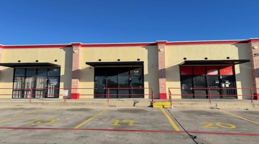 3210 Jaime Zapata Memorial Hwy, Laredo, Texas 78043, 6 Rooms Rooms,3 BathroomsBathrooms,Commercial retail/office,For Rent,3210 Jaime Zapata Memorial Hwy,20260876