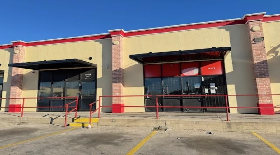3210 Jaime Zapata Memorial Hwy, Laredo, Texas 78043, 6 Rooms Rooms,3 BathroomsBathrooms,Commercial retail/office,For Rent,3210 Jaime Zapata Memorial Hwy,20260876