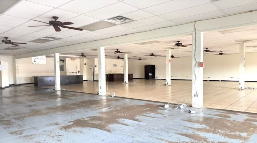 3210 Jaime Zapata Memorial Hwy, Laredo, Texas 78043, 6 Rooms Rooms,1 BathroomBathrooms,Commercial retail/office,For Rent,3210 Jaime Zapata Memorial Hwy,20260886