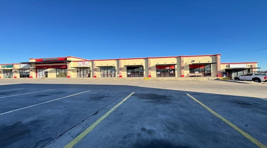3210 Jaime Zapata Memorial Hwy, Laredo, Texas 78043, 6 Rooms Rooms,1 BathroomBathrooms,Commercial retail/office,For Rent,3210 Jaime Zapata Memorial Hwy,20260886