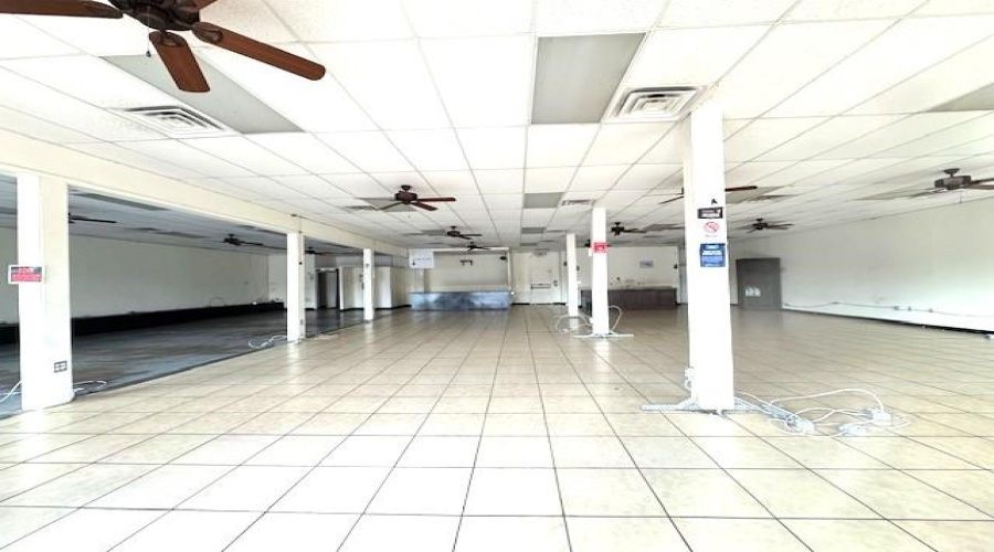 3210 Jaime Zapata Memorial Hwy, Laredo, Texas 78043, 6 Rooms Rooms,1 BathroomBathrooms,Commercial retail/office,For Rent,3210 Jaime Zapata Memorial Hwy,20260887