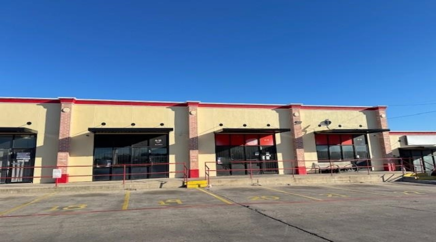 3210 Jaime Zapata Memorial Hwy, Laredo, Texas 78043, 6 Rooms Rooms,1 BathroomBathrooms,Commercial retail/office,For Rent,3210 Jaime Zapata Memorial Hwy,20260887